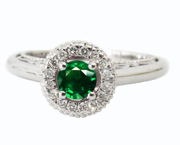 Gold ring Emerald Ring Halo Engagement Ring 18K Gold with D-E VVS Diamonds