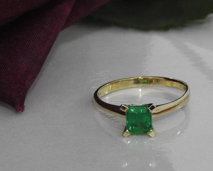 Vintage Emerald Solitaire 14K Yellow Gold Ring Green Emerald Ring Engagement Ring May Birthstone Natural Emerald Birthday gift For Her