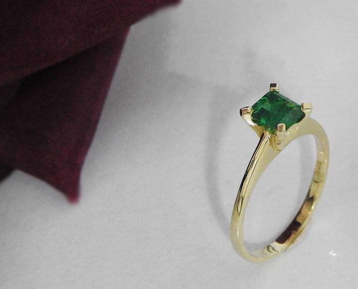 Vintage Emerald Solitaire 14K Yellow Gold Ring Green Emerald Ring Engagement Ring May Birthstone Natural Emerald Birthday gift For Her