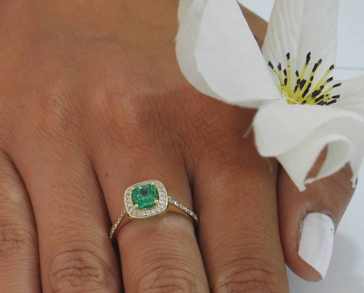 Cocktail Emerald Gold Ring Vintage Ring Yellow gold Frame Pave Diana ring Diamonds surround the Emerald May Birthstone Anniversary Gift