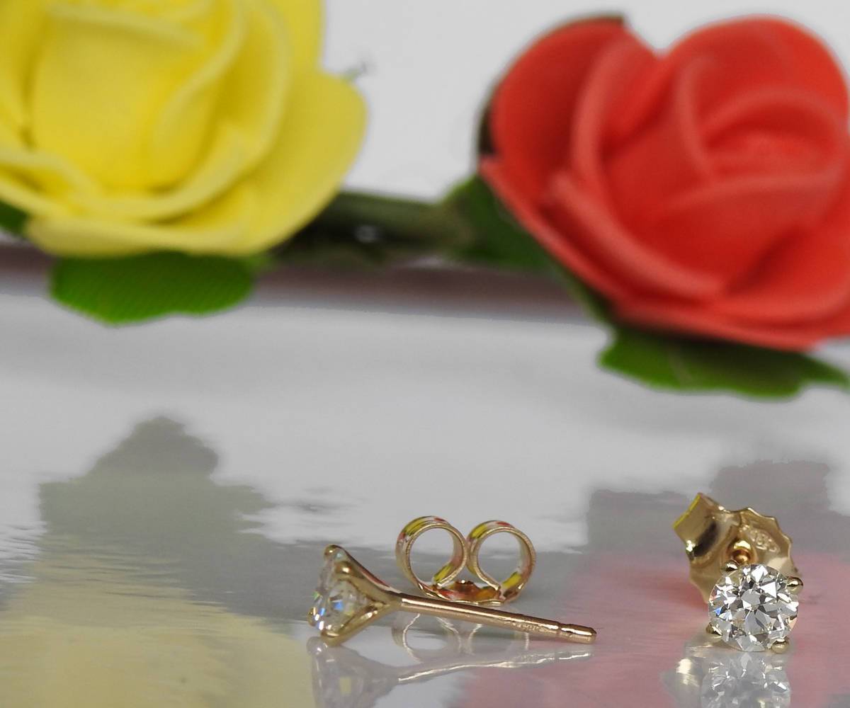 Superb Diamond Earrings Stud Earrings Studs 14K or18K Yellow gold Martini Earrings Diamonds 0.72 carat Round Brilliant Anniversary Earrings