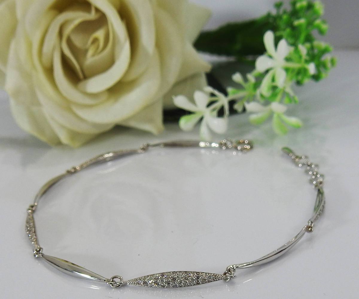 Celtic Jewelry, Diamond Bracelet, 14K White gold 11.40 Grams One carat Diamonds 21 cm, 8