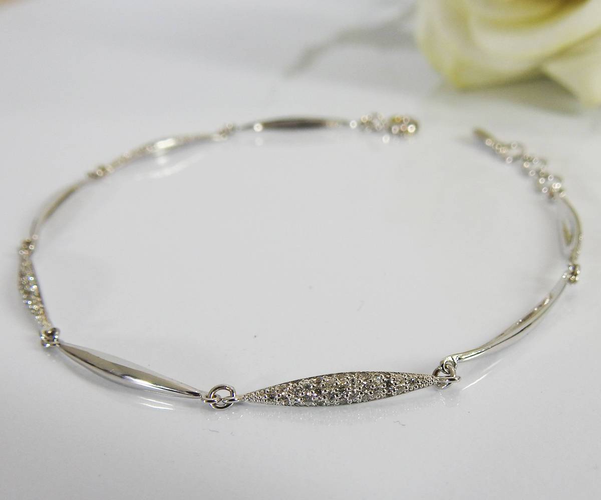 Celtic Jewelry, Diamond Bracelet, 14K White gold 11.40 Grams One carat Diamonds 21 cm, 8
