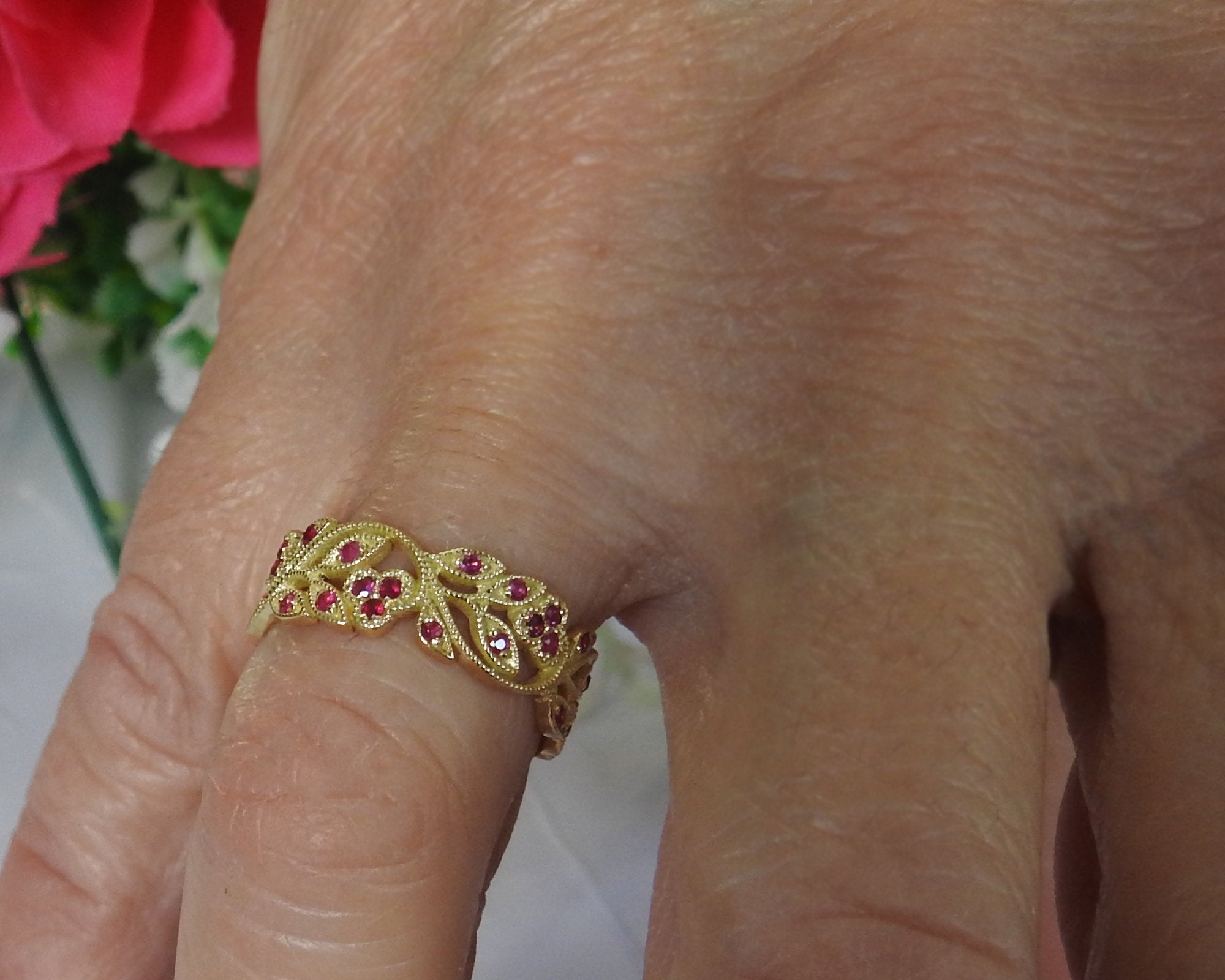 18K White gold Leaves Band with Rubies Filigree Ring Milgrain Twig Ring - Lianne Jewelry