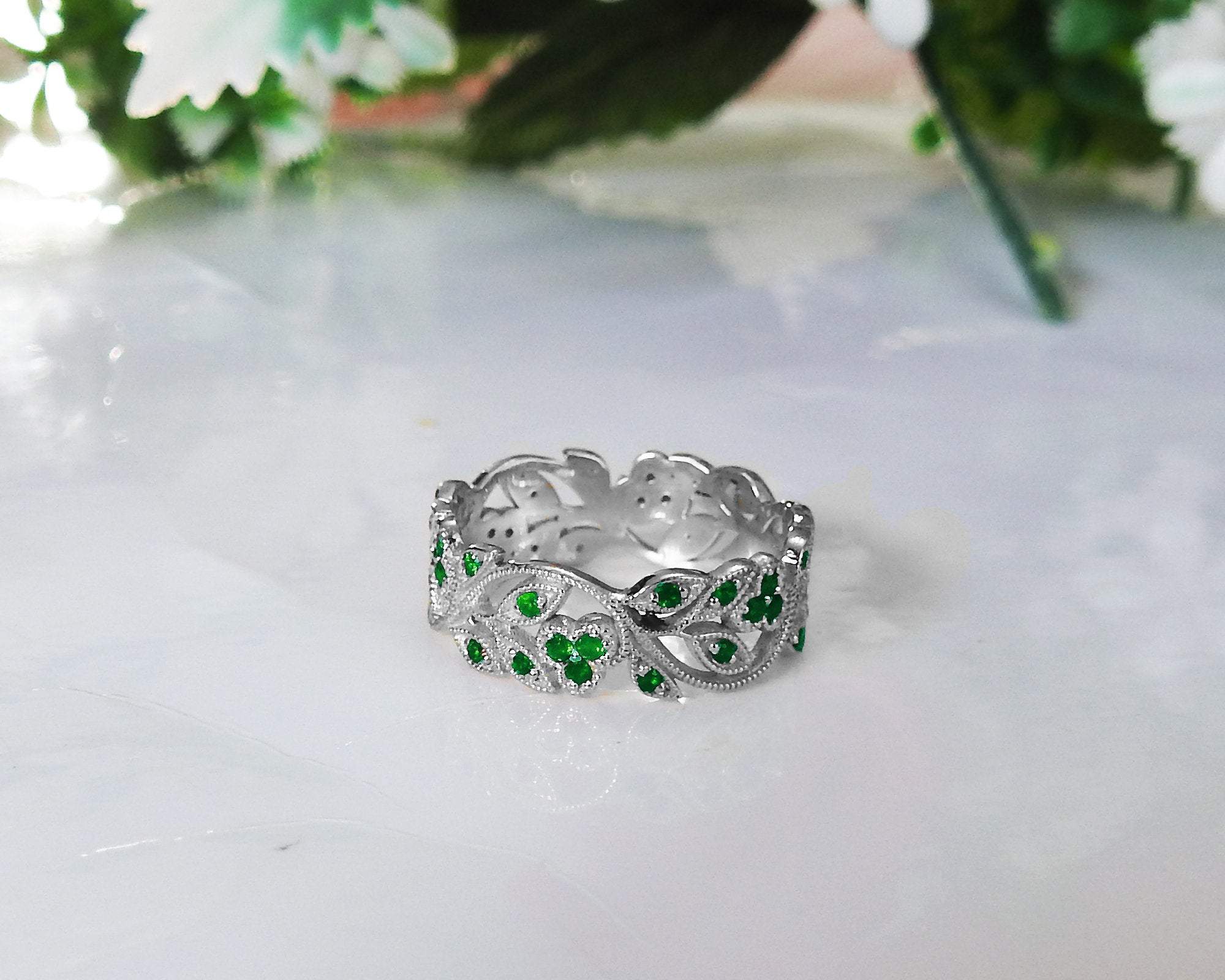 18K White gold Leaves Band Emerald Filigree Ring Milgrain Twig Ring