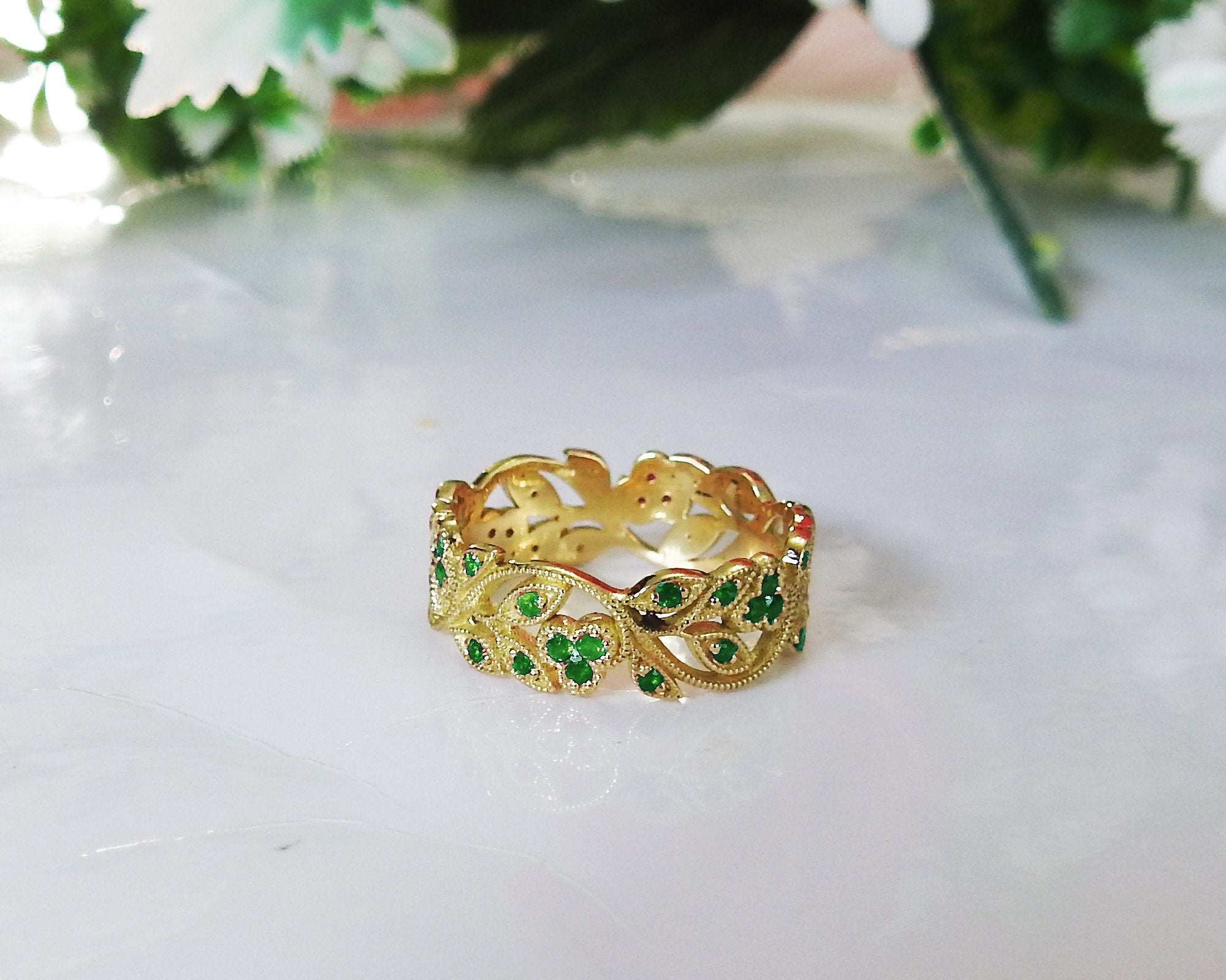 18K Yellow gold Leaves Band Emerald Filigree Ring Milgrain Twig Ring