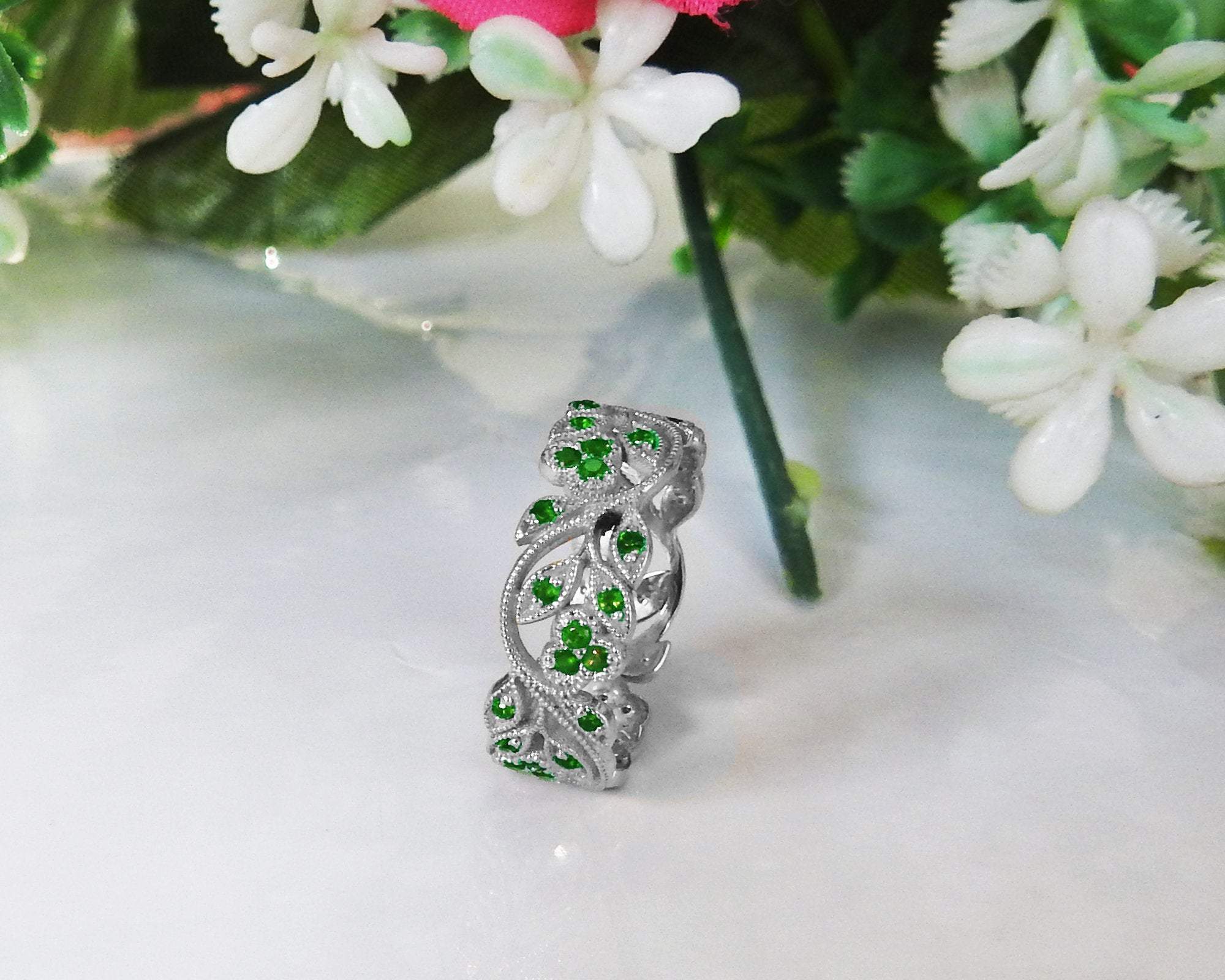 18K White gold Leaves Band Emerald Filigree Ring Milgrain Twig Ring